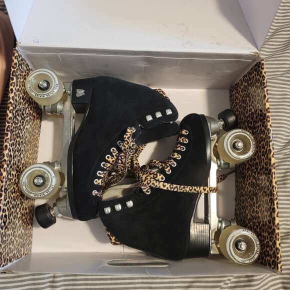 Moxie Panther Rollerskates - Picture 2 of 4